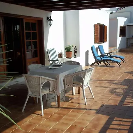 Villa Sleeps 6 Pool Wifi Nazaret