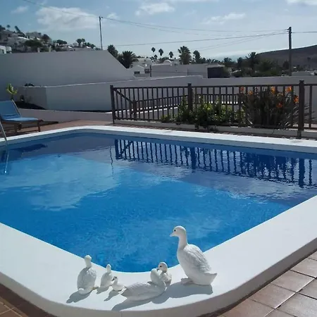 Sleeps 6 Pool Wifi Villa Nazaret
