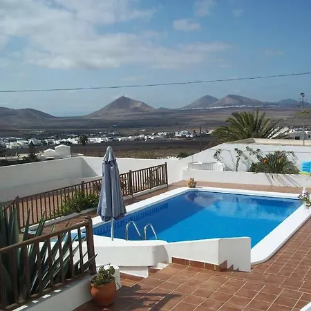 Villa Sleeps 6 Pool Wifi Nazaret