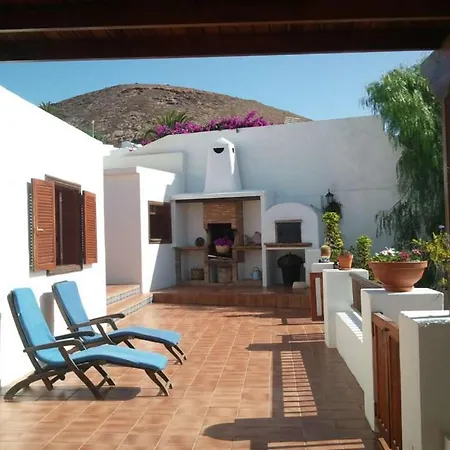 Villa Sleeps 6 Pool Wifi Nazaret