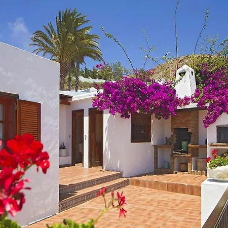 Sleeps 6 Pool Wifi Villa