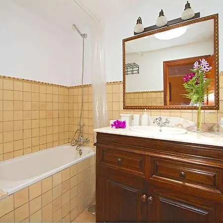 Villa Sleeps 6 Pool Wifi Nazaret