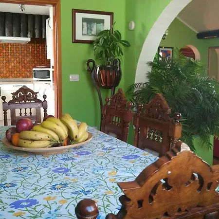 Villa Sleeps 6 Pool Wifi