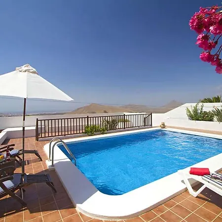 Sleeps 6 Pool Wifi Nazaret