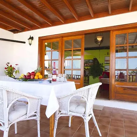 Villa Sleeps 6 Pool Wifi *