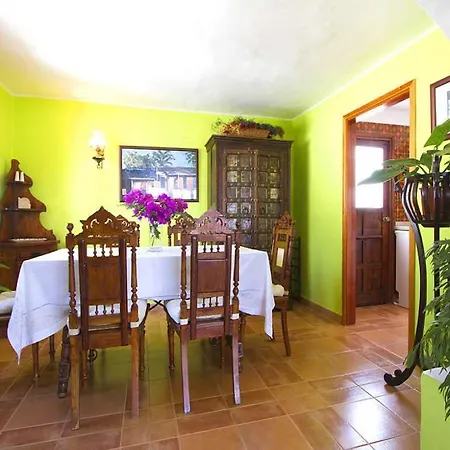 Sleeps 6 Pool Wifi Villa Nazaret