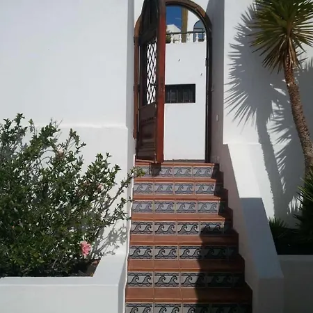 Villa Sleeps 6 Pool Wifi Nazaret