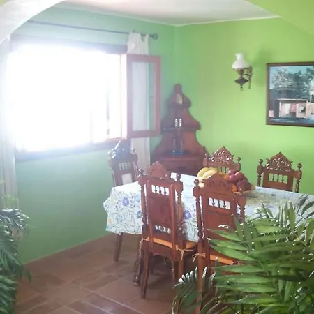 Villa Sleeps 6 Pool Wifi *