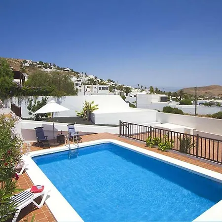 Villa Sleeps 6 Pool Wifi