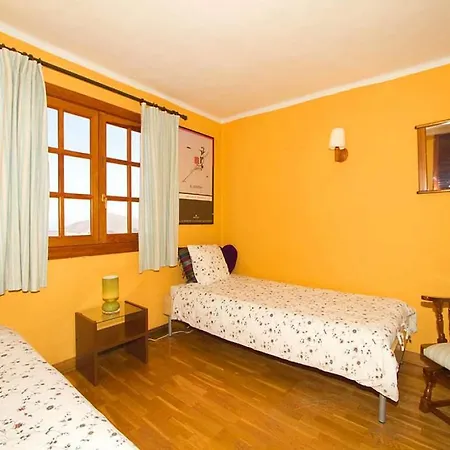 Sleeps 6 Pool Wifi Nazaret