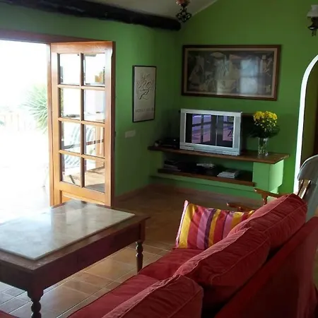 Villa Sleeps 6 Pool Wifi Nazaret