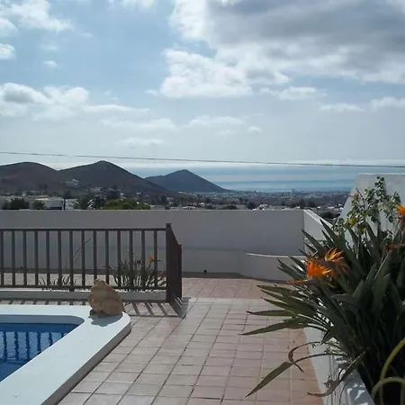 Villa Sleeps 6 Pool Wifi Nazaret
